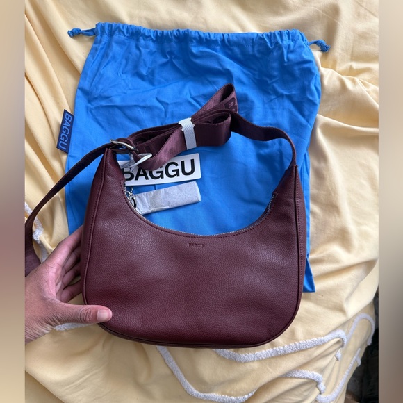 Baggu Recycled Leather Crescent Bag - Picture 5 of 5